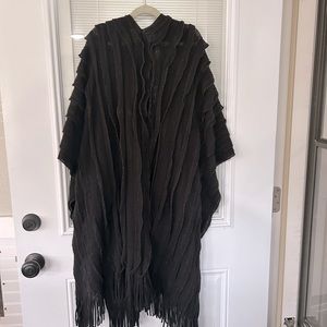 CATO RUFFLED WRAP - ONE SIZE FITS MOST
